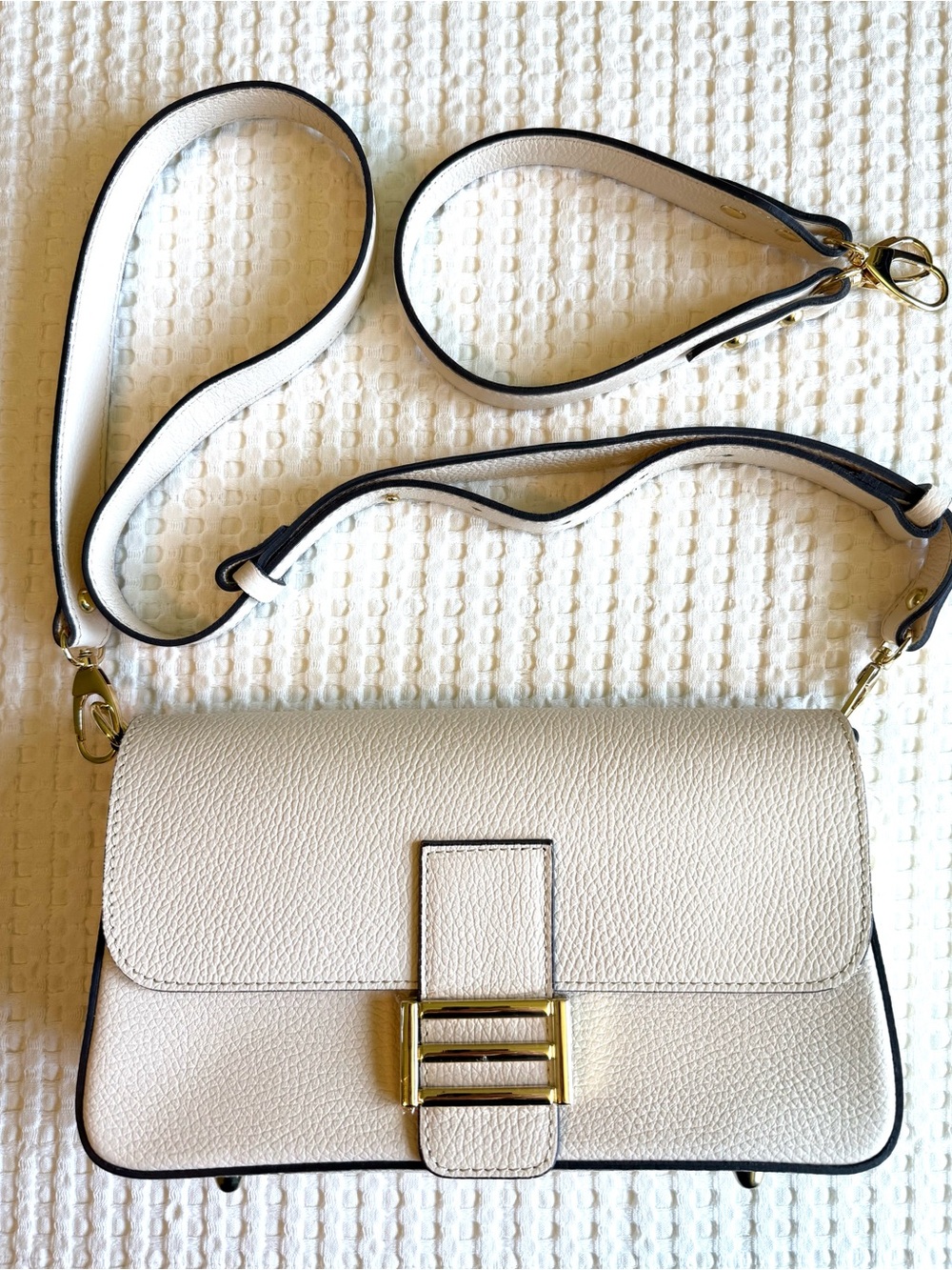 Divina Ferenze Cream Pebble Leather Crossbody Bag with Gold Hardware - Picture 1 of 6